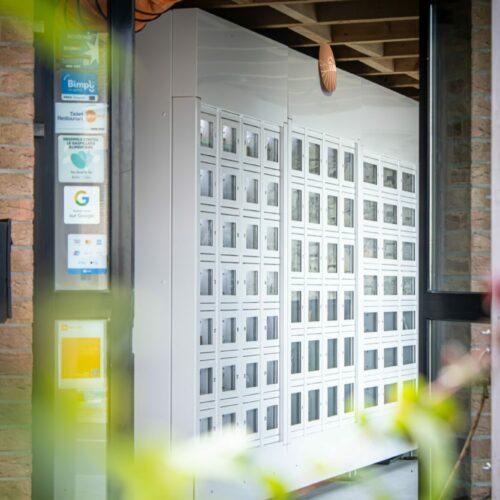 A connected locker seen from outside a store