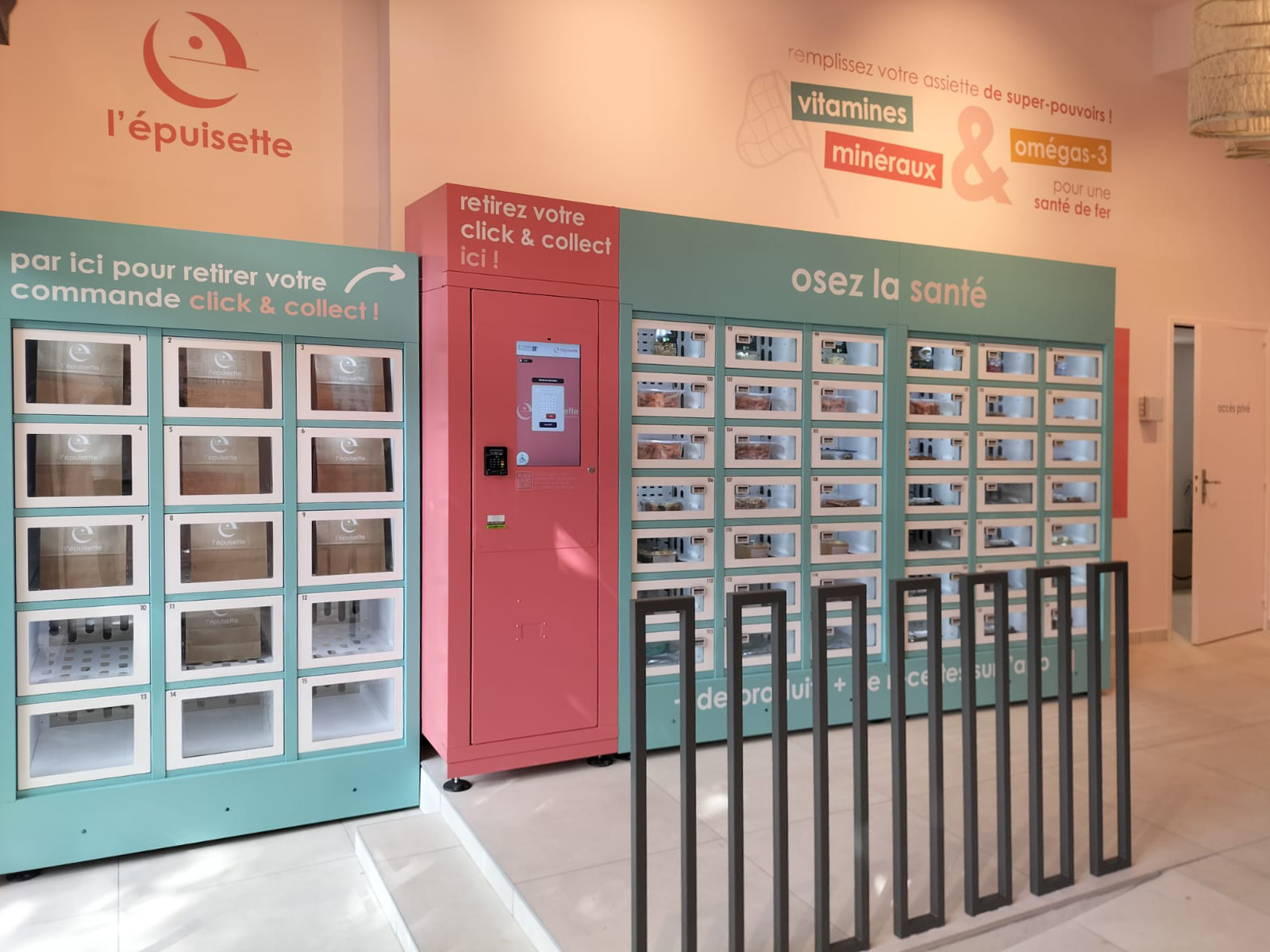 Installation de distributeurs automatiques Le Casier Français chez le client Mericq, grand fournisseur de produits de la mer