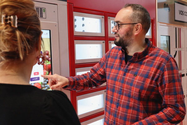 Demonstration of the vending machine by the Sales Director